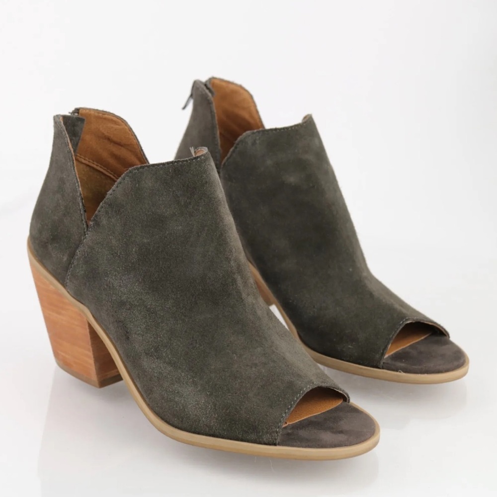 New Susina Grey Suede Leather Ankle Booties Heels Size 9